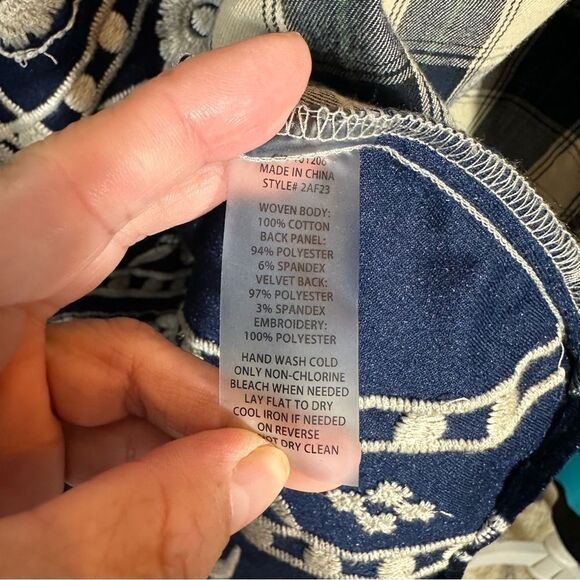 Soft surroundings velvet and crochett shirt - Picture 4 of 8